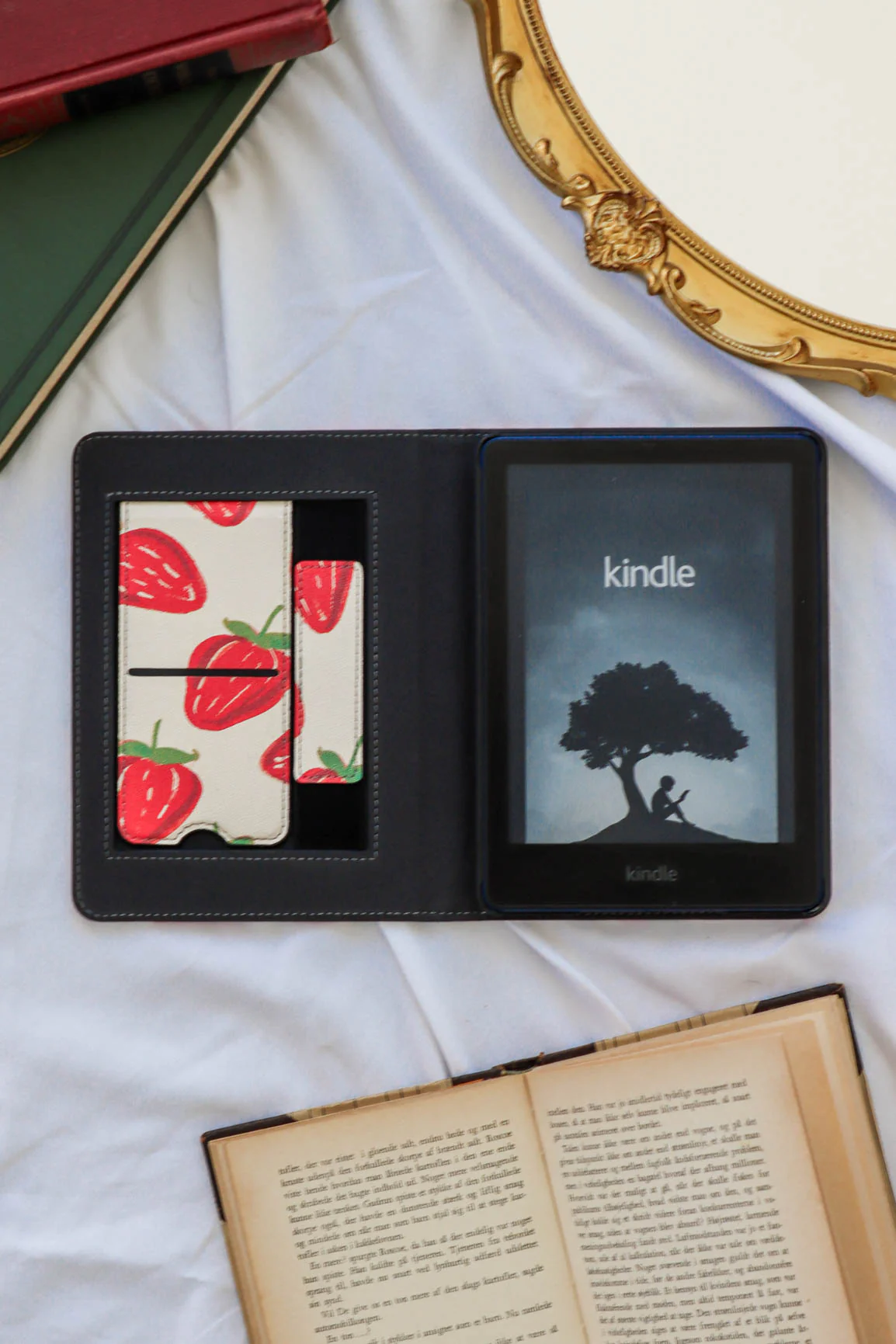 Berry Sweet Kindle Case - Image 3