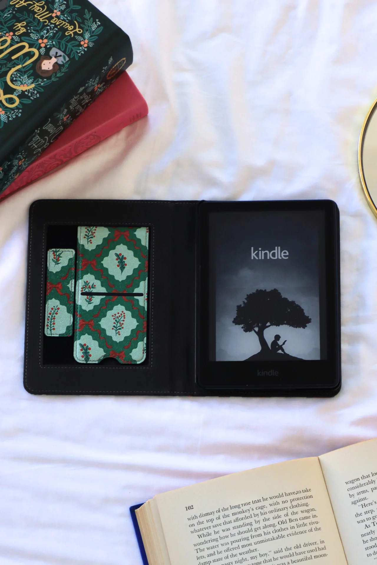 Holly Jolly Kindle Case - Image 3