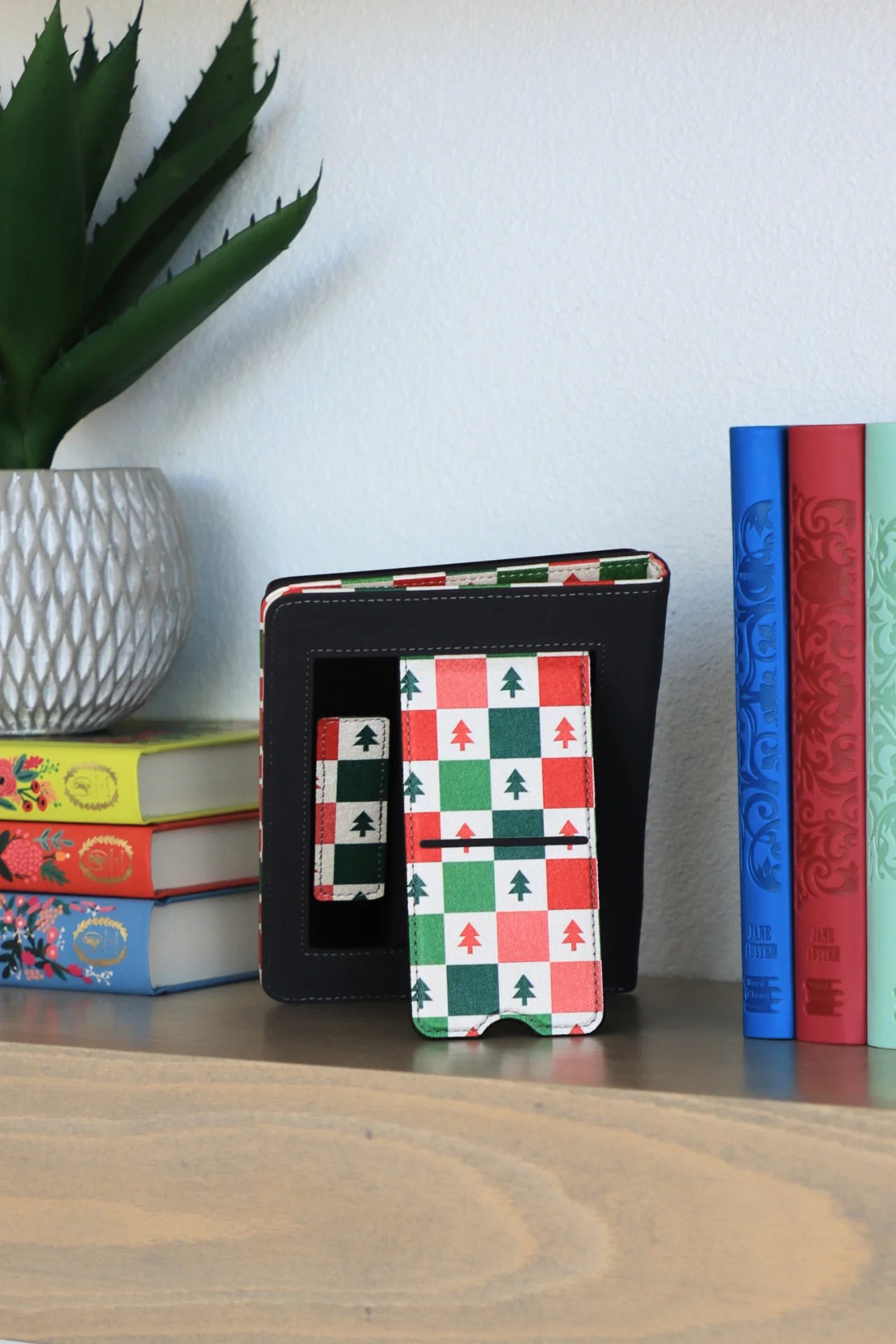 Home For The Holidays Kindle Case - Image 4