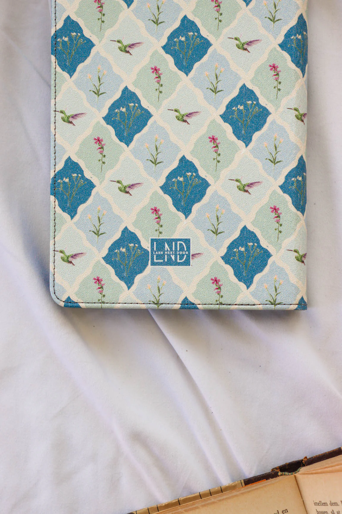 Hummingbird Haven Kindle Case - Image 10