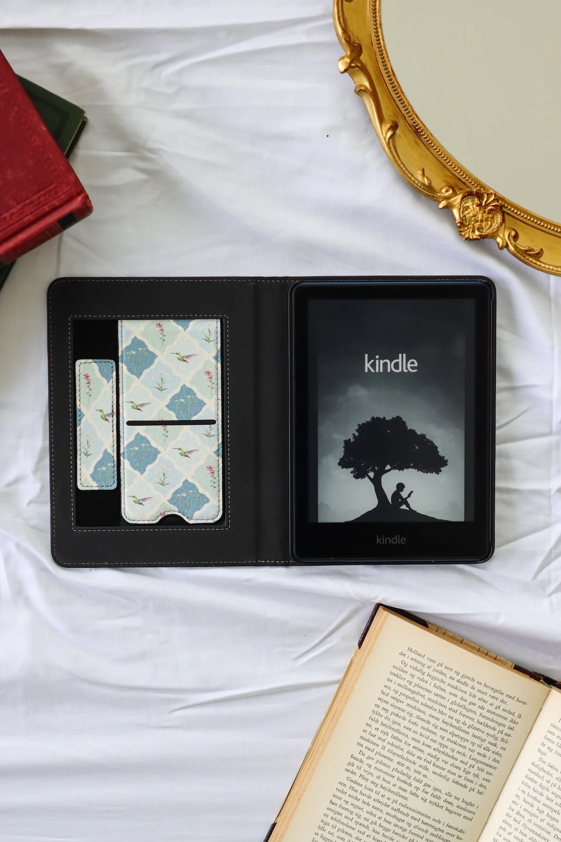 Hummingbird Haven Kindle Case - Image 3