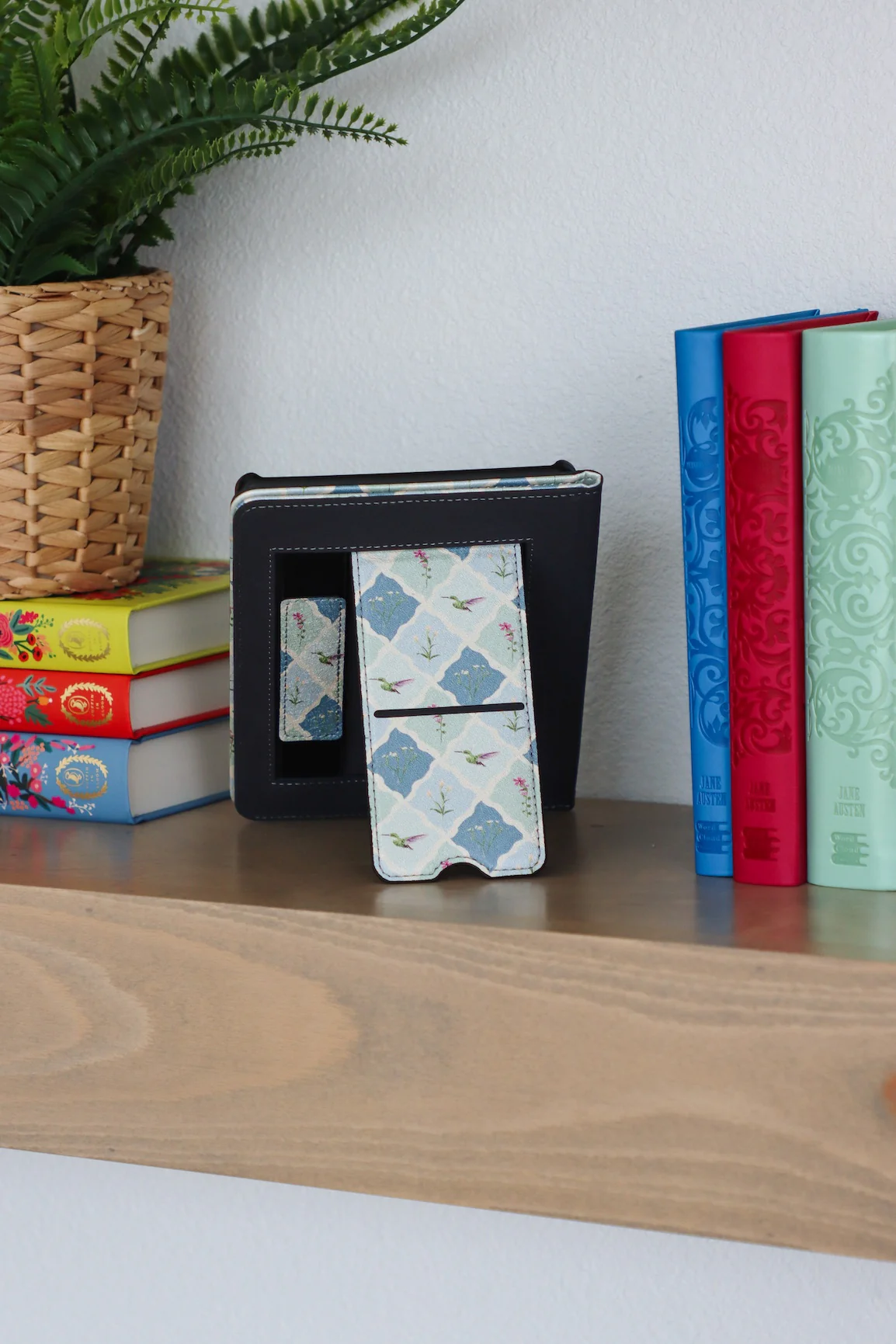Hummingbird Haven Kindle Case - Image 4