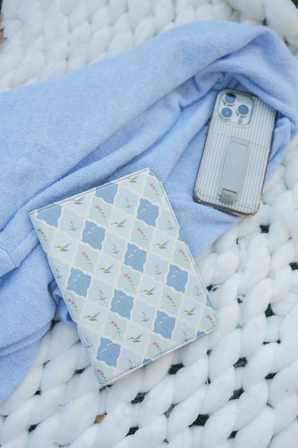 Hummingbird Haven Kindle Case - Image 7
