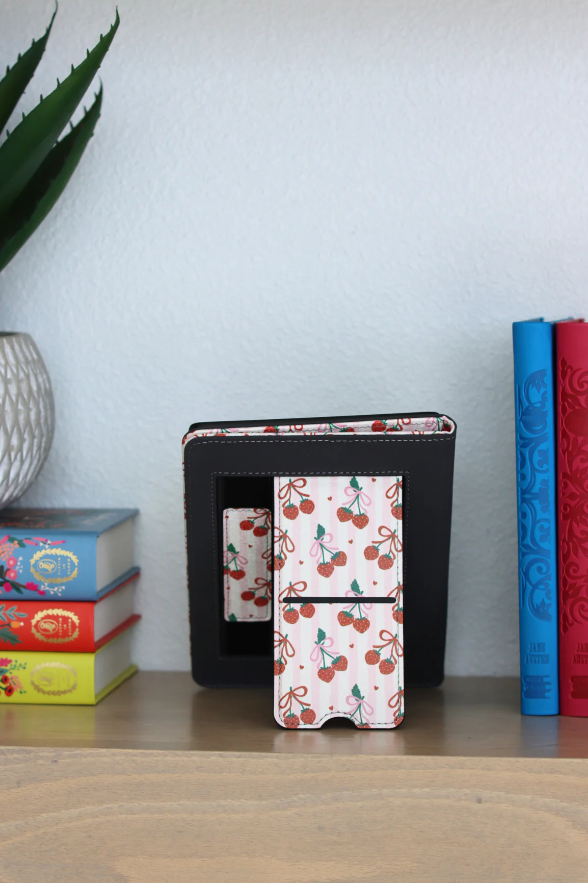 Mon Berry Kindle Case - Image 4