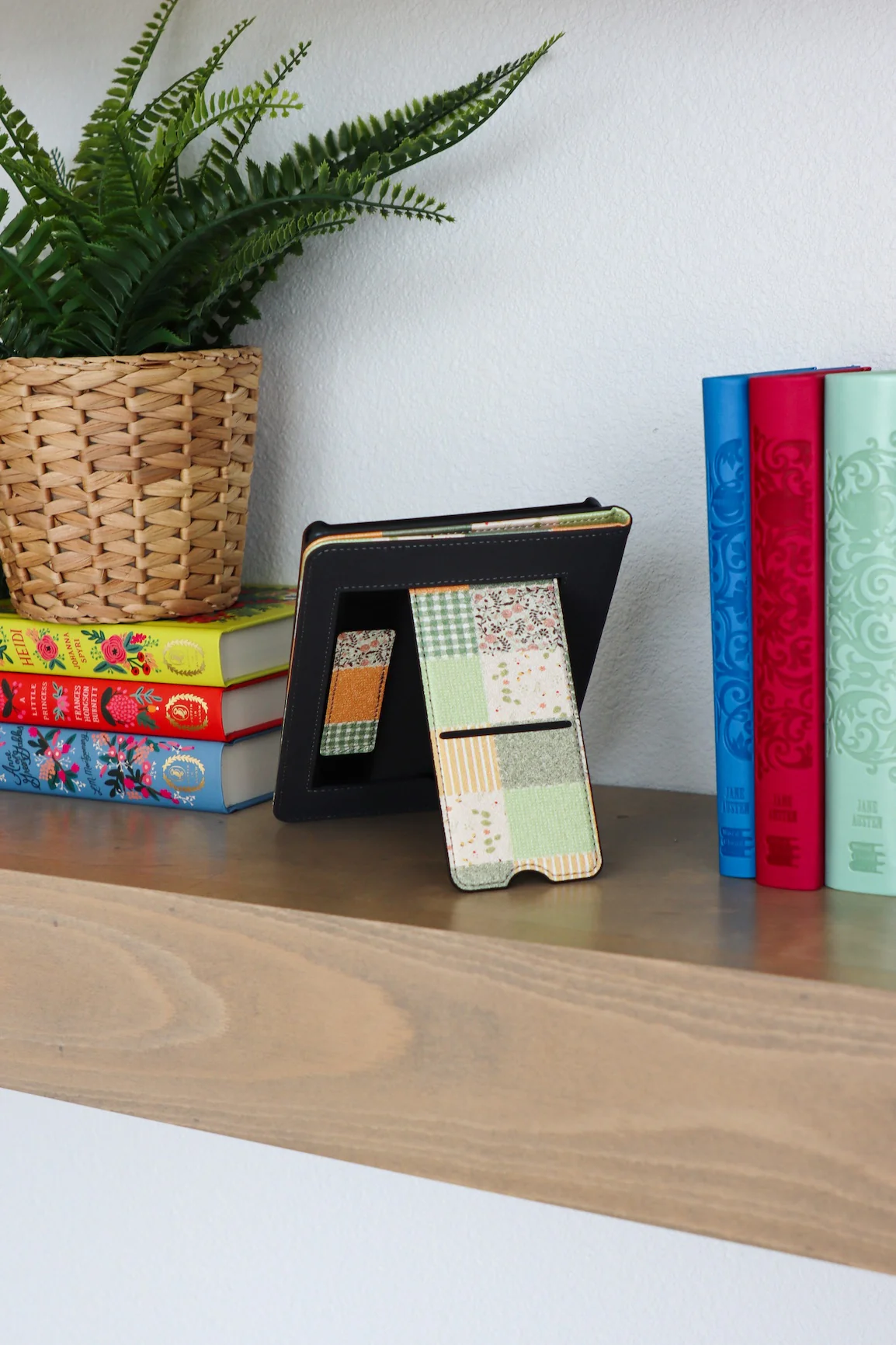Patchwork Pages Kindle Case - Image 4