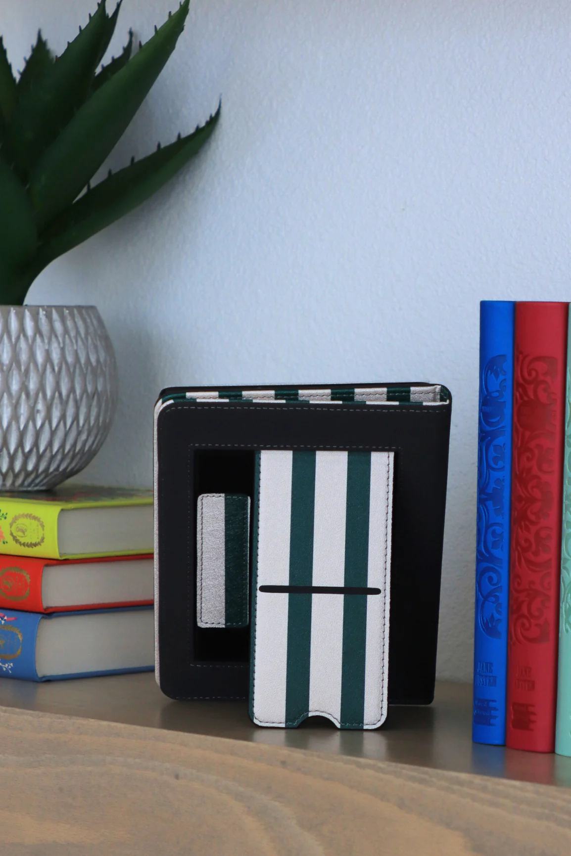 Promenade Kindle Case - Image 4